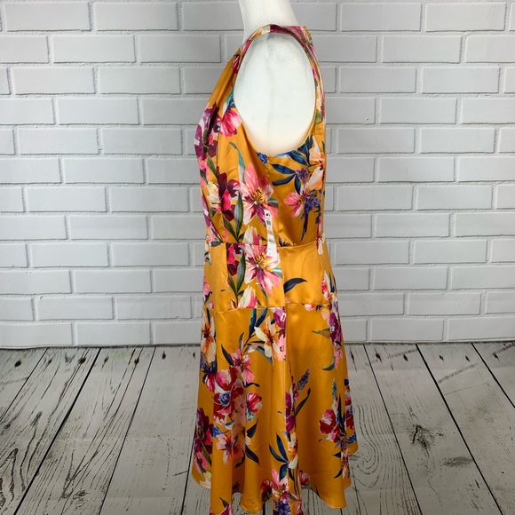 🔥BAR III🔥SLEEVELESS HAWAIIAN FLORAL PRINT ASYMMETRICAL DRESS SIZE 12 NWT - Picture 4 of 5